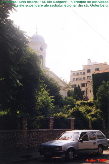 Turla bisericii Sf. Ilie Gorgani; n dreapta, se pot vedea etajele superioare ale sediului legionar din Str. Gutenberg