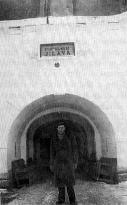 Vasile Marin n fata Fortului 13 Jilava, 10 Dec. 1933