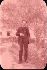 In fata casei, 1914