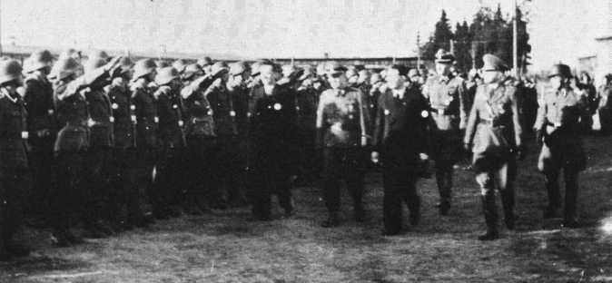 Comandantii trec �n revist� trupele legionare