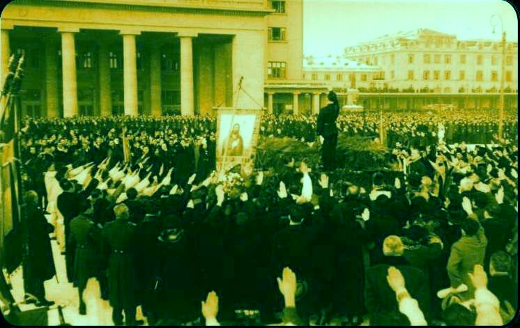 Trupurile eroilor Mota-Marin sosesc la Gara de Nord din Bucuresti... Sute de mii de legionari aduc ultimul lor salut celor doi eroi...